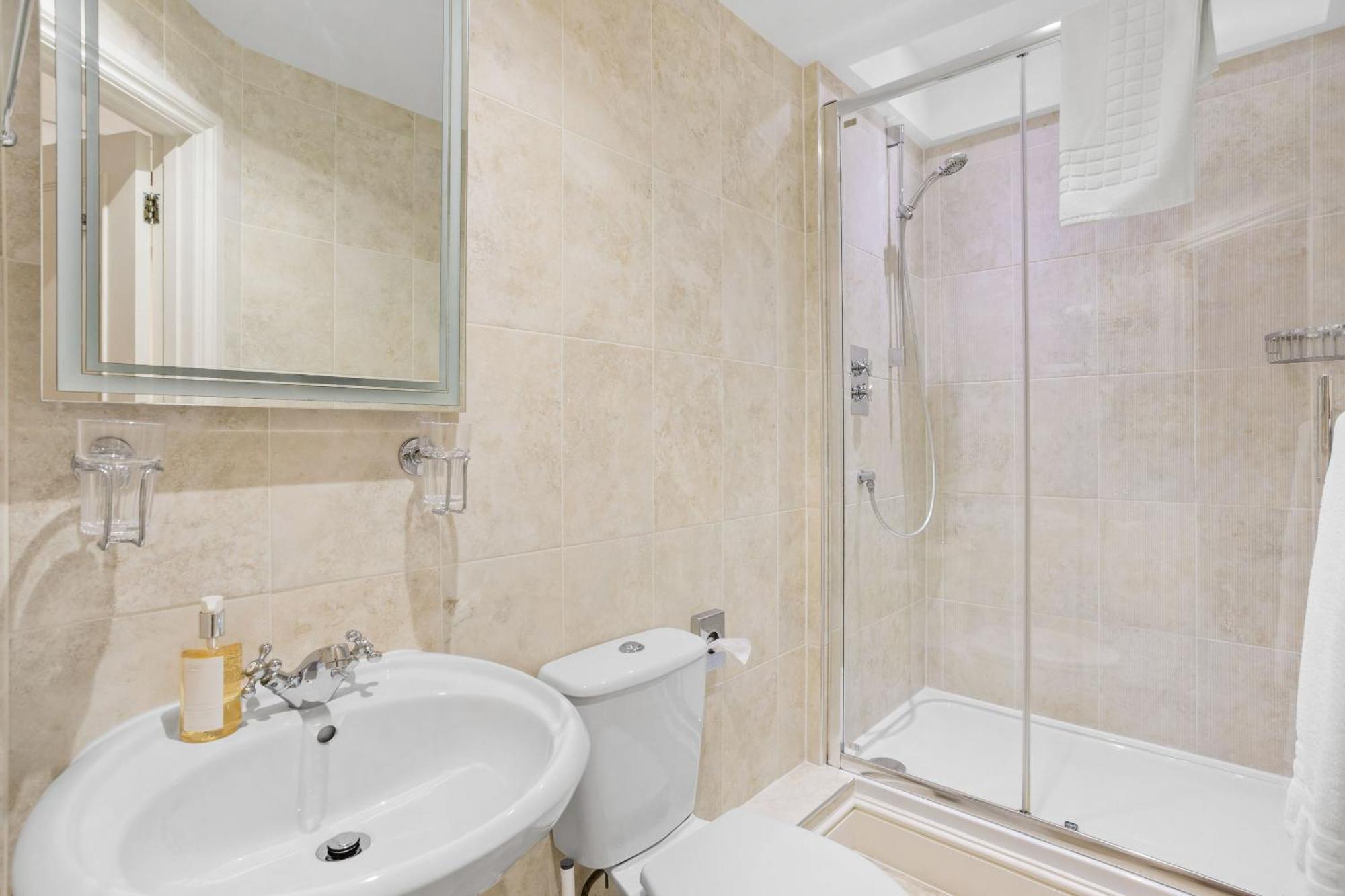 Kingston House Отель типа 