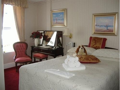 Kingston House 5*